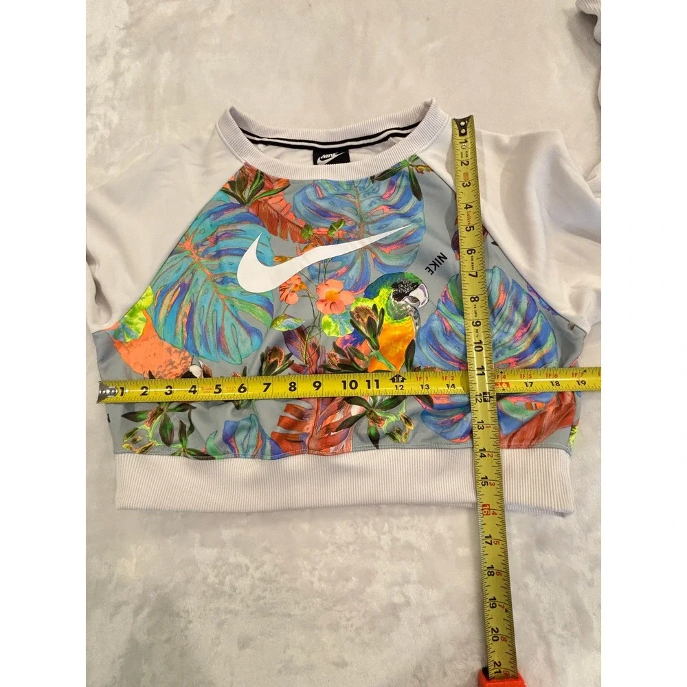 Nike sportswear cropped